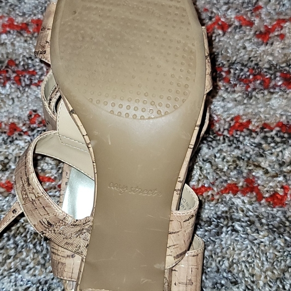 Sandals - Picture 2 of 3